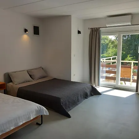 Apartment Fully Renovated Stinjan Near The